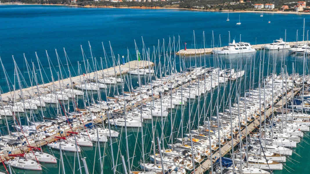 Marinas: Berth reservation via app: large market overview