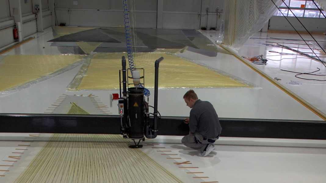 Incidences Sails buys D4 patent