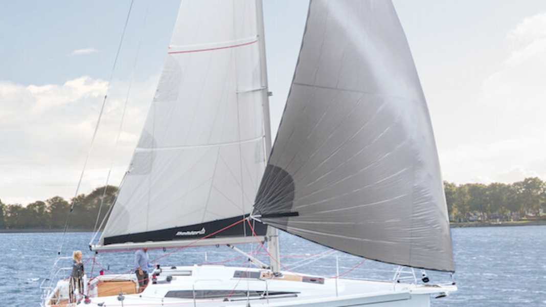 Sails: Between genoa and gennaker