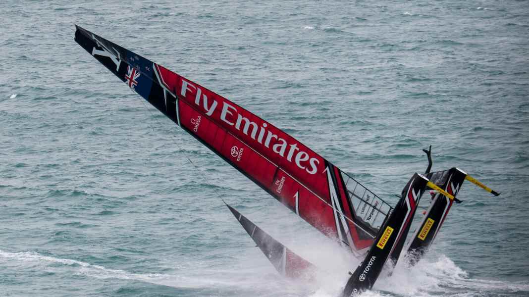 America's Cup: "Demolition Derby" im Great Sound: Kiwis kentern vor Bermuda