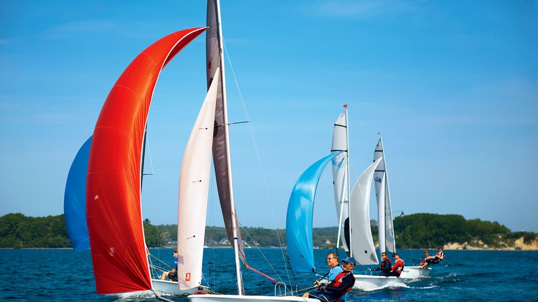 Dinghy a confronto: divertimento a vela per principianti e famiglie