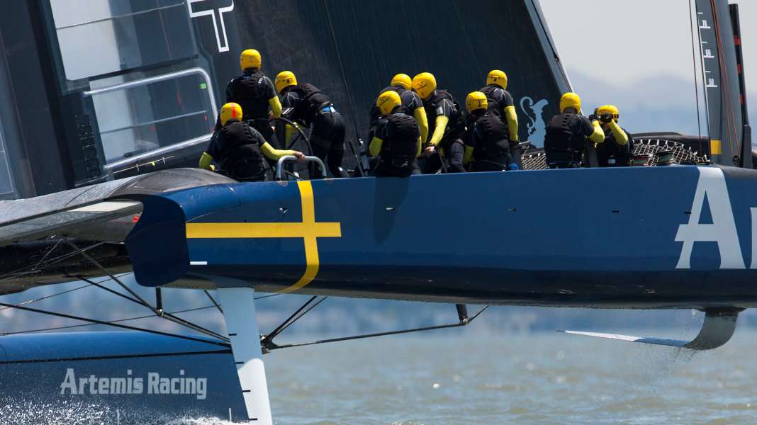 America's Cup : "Big Blue" navigue et foil