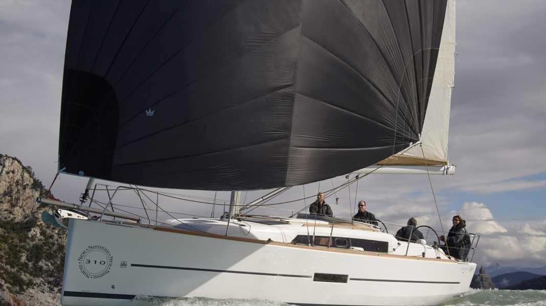 Dufour 310: A space miracle at nine metres