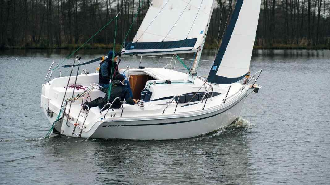 Boat test: Phobos 21: the little house by the lake