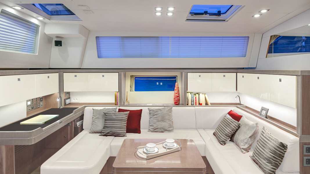 Bateaux de croisière : Beneteau fait pression avec de nouveaux yachts