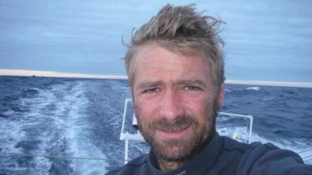 Vendée Globe: Yann Eliès è salvo