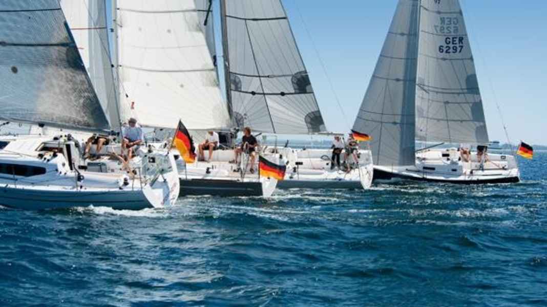 Service: Download: Performance-Cruiser im 31/32-Fuß- Vergleichstest, Teil 1