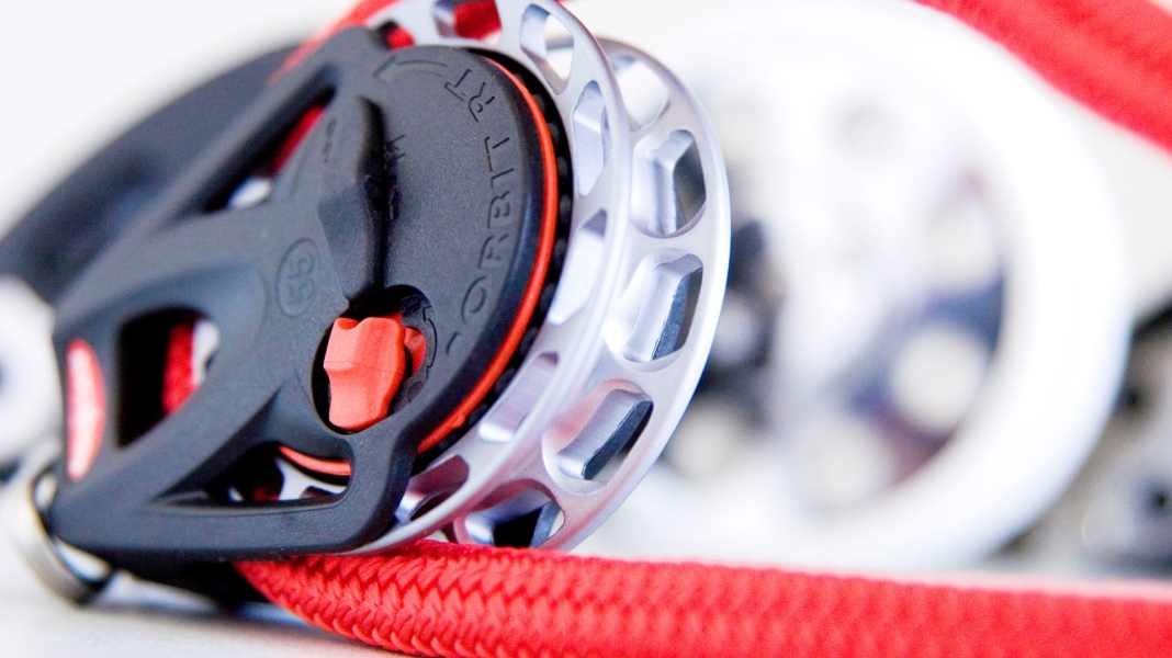 Ratchet blocks: Brake booster for the mainsheet