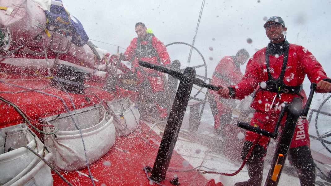 Volvo Ocean Race: a prua del porto verso Città del Capo