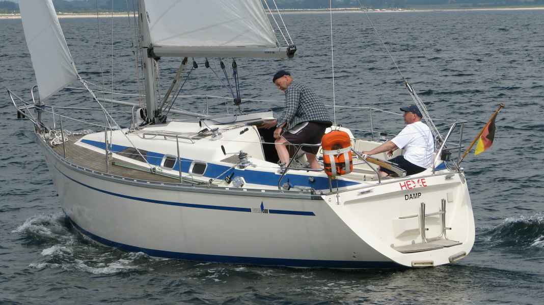 Bateau d'occasion : yacht de croisière remarquablement discret