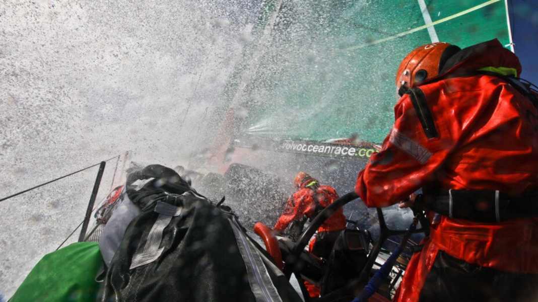 Volvo Ocean Race : Volvo Race : voile déchirée sur "Camper