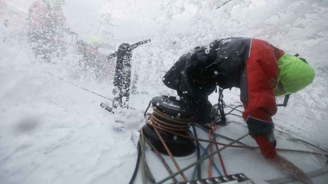 Volvo Ocean Race : Groupama en tête malgré la fuite