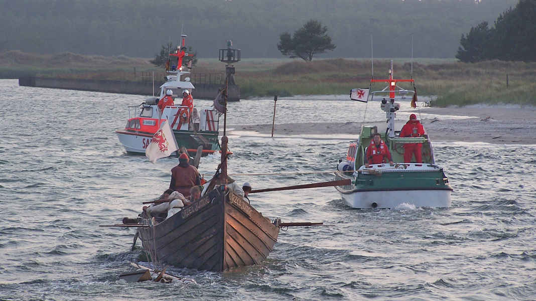Accident: Viking ship replica stranded