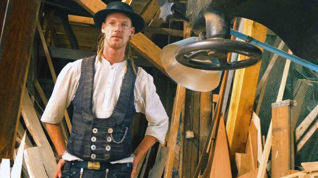 Portrait : Le constructeur de bateaux itinérant