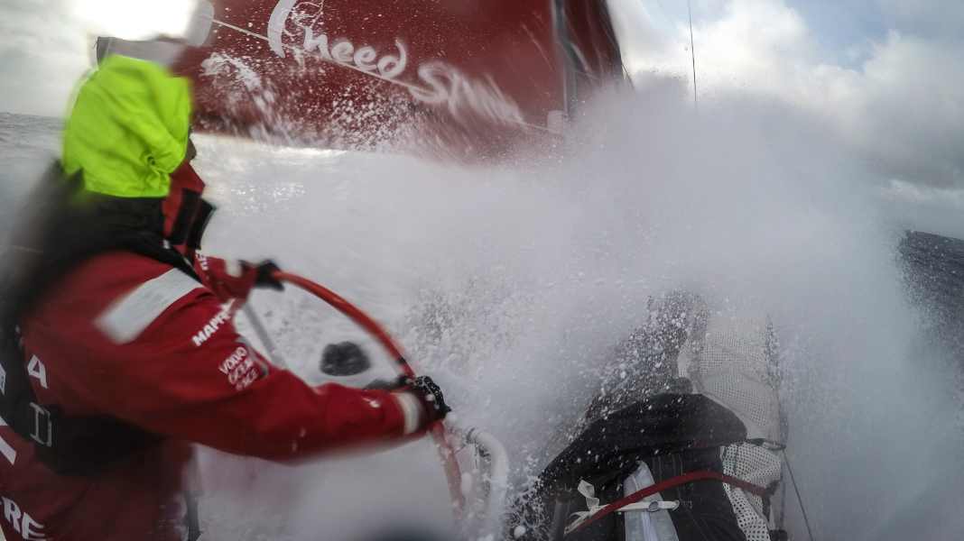 Volvo Ocean Race : une nuit difficile avec trois empannages brevetés