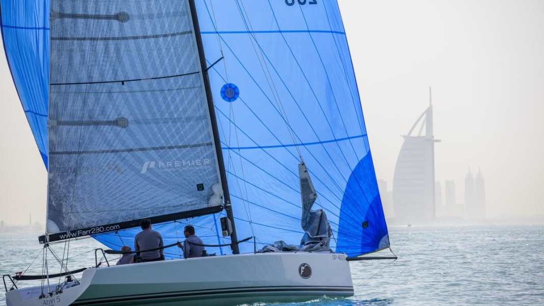 Nouveau racer d'unité : Farr 280 : comme les plus grands