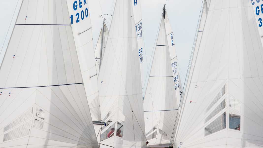 Sailcloth: Strong fabric for radial sails