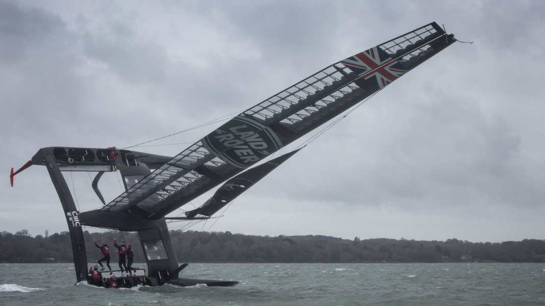 America's Cup: Ainslie team capsizes with test cat