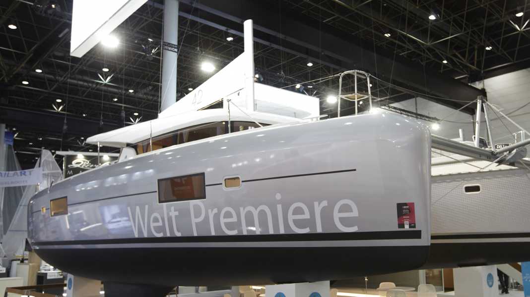 Maintenant avec un top sport : Premières boot VIII : Lagoon 42