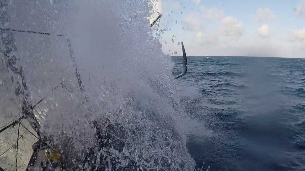 Vendée Globe : rupture du foil après une collision avec un "OVNI