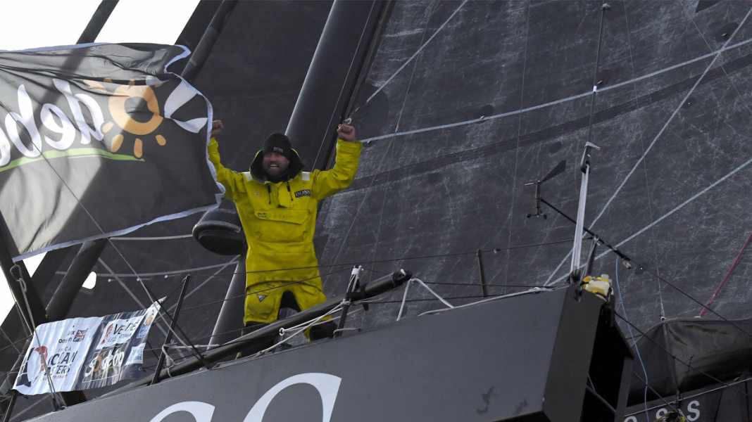 Vendée Globe: Alex Thomson taglia il traguardo al secondo posto