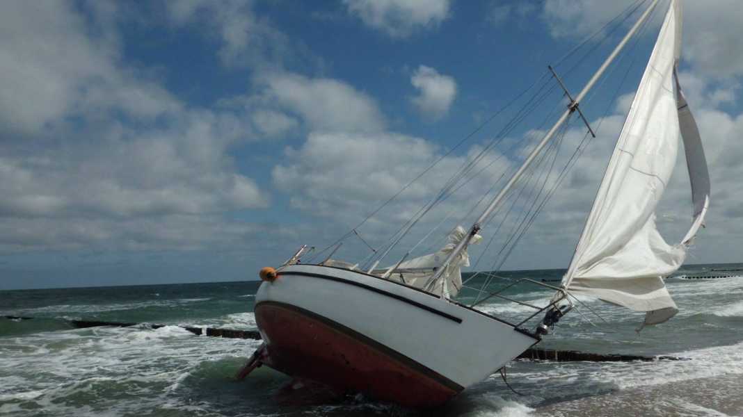 Havarie: Yacht bei Zingst gestrandet