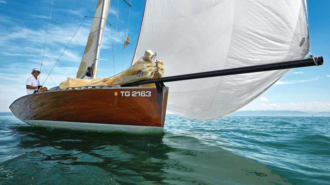 Sailing technique: Gennaker pole on cruising yachts: the longer, the better?