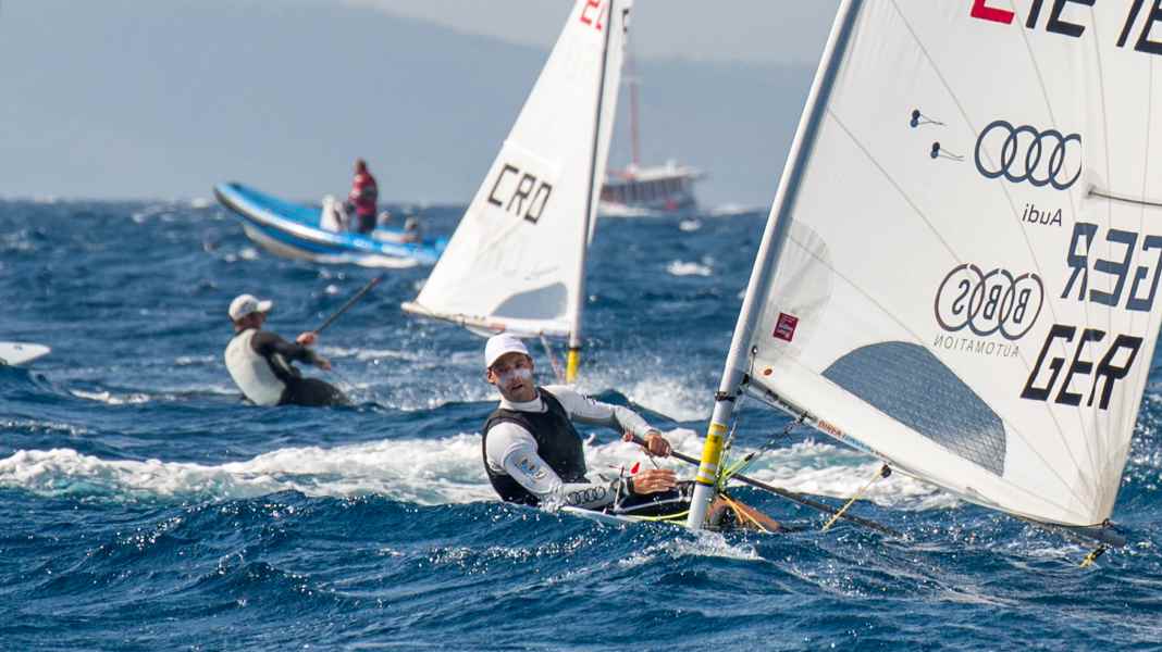 World Championship Laser Standard: Medal chance preserved: Buhl fourth after a curious race