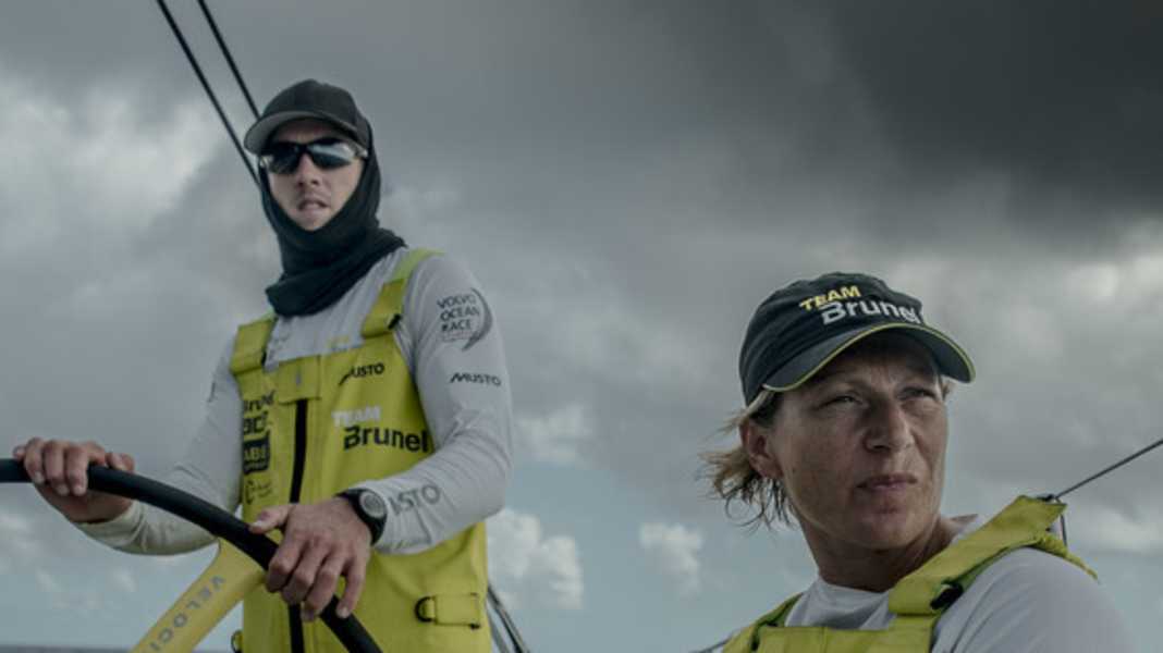 Volvo Ocean Race : Mark Turner quitte le bord, Brunel attaque