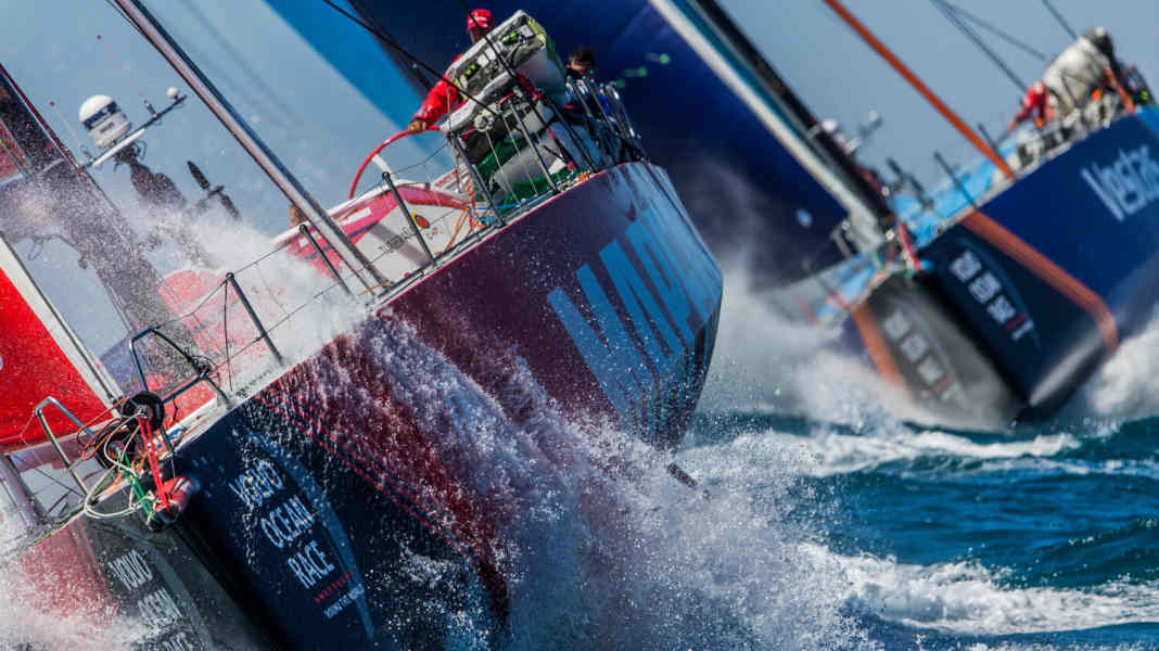 Volvo Ocean Race: Auf Kurs Südpolarmeer gibt zum Auftakt ein Trio den Ton an