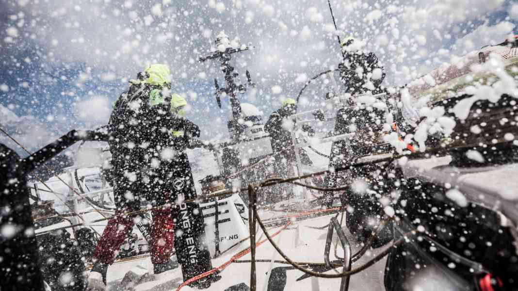 Volvo Ocean Race: problemi alla chiglia e infiltrazioni d'acqua: l'equipaggio di Dongfeng deve combattere