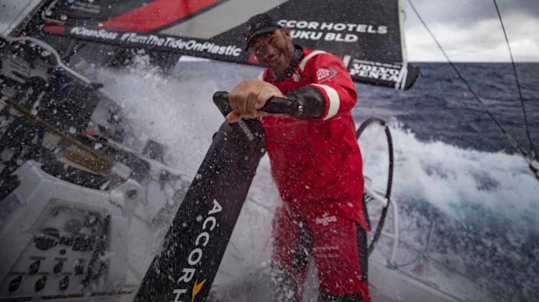 Volvo Ocean Race: "Witty" laughs, Libby does