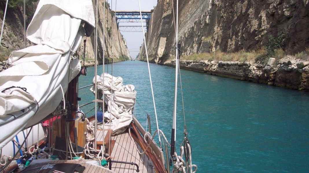 Grecia: chiuso il canale di Corinto dopo una frana