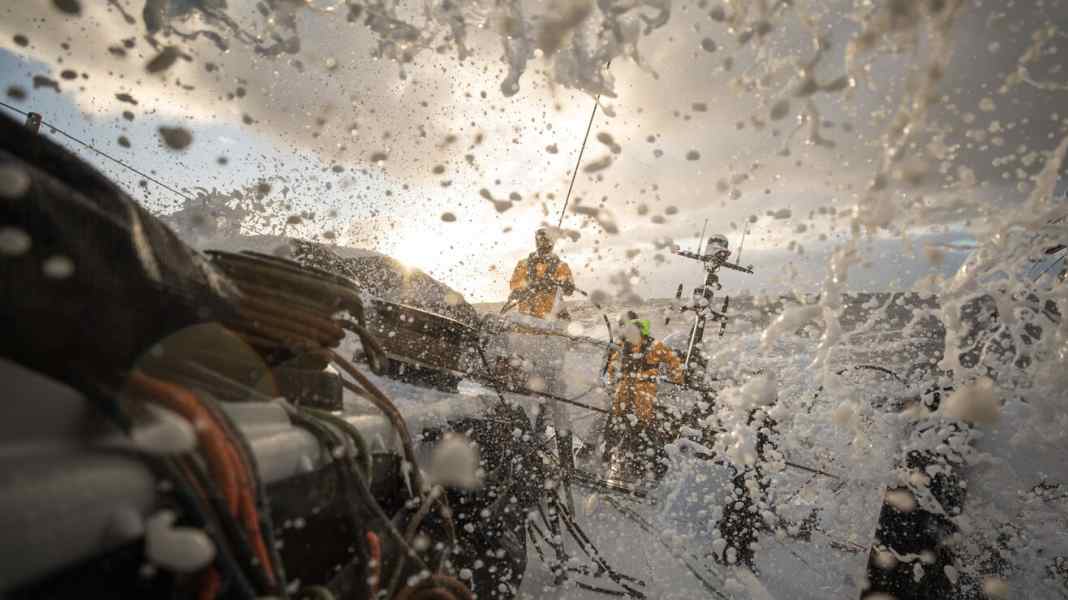 Volvo Ocean Race: Poco prima di Capo Horn: i team lottano e piangono