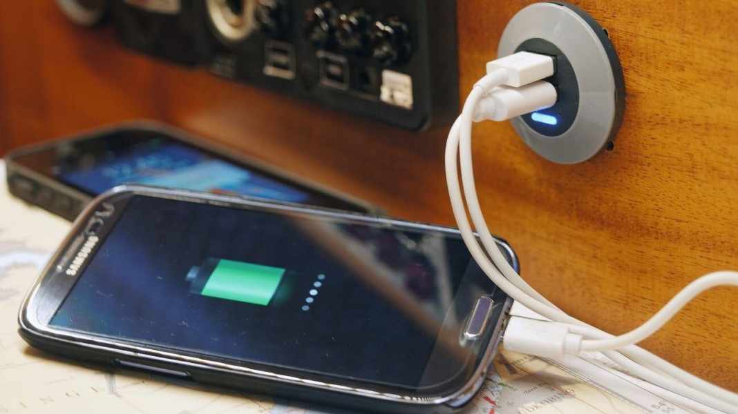 Bordelektrik: USB-Steckdosen: Saft fürs Smartphone