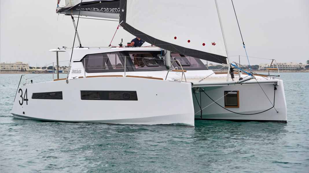 Test de bateau : Aventura 34 : un catamaran de croisière au format rare