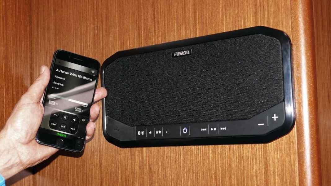 Électronique : Divertissement : la radio de Fusion en service à bord