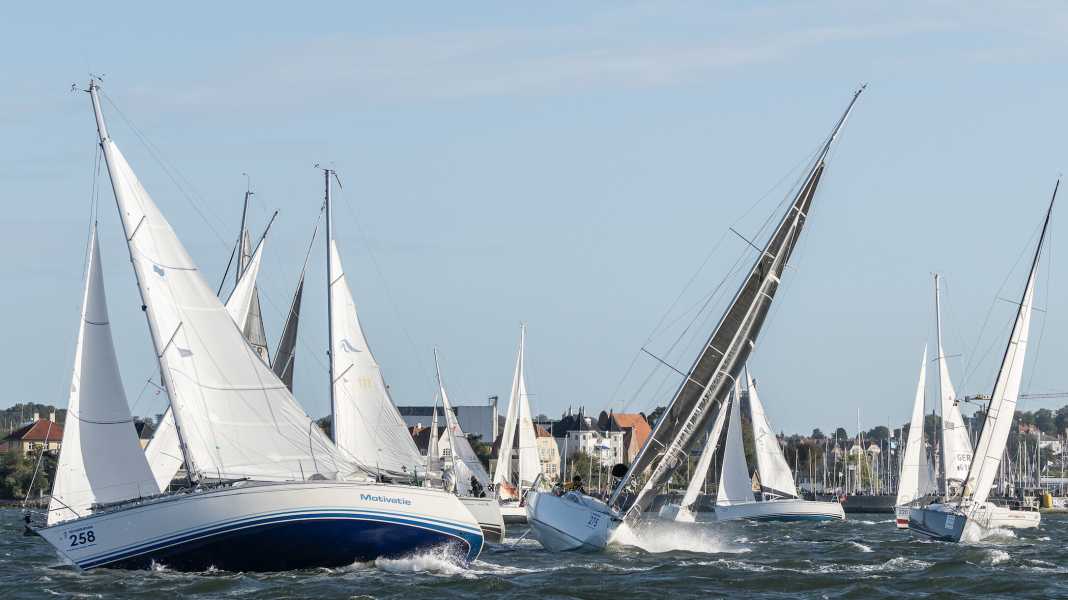 Silverrudder 2018: Vier Klassensiege für deutsche Skipper im Starkwind-Solo