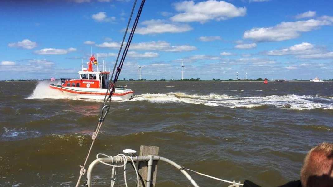Accident on the Ems: Single-handed sailor goes overboard - and is able to swim ashore
