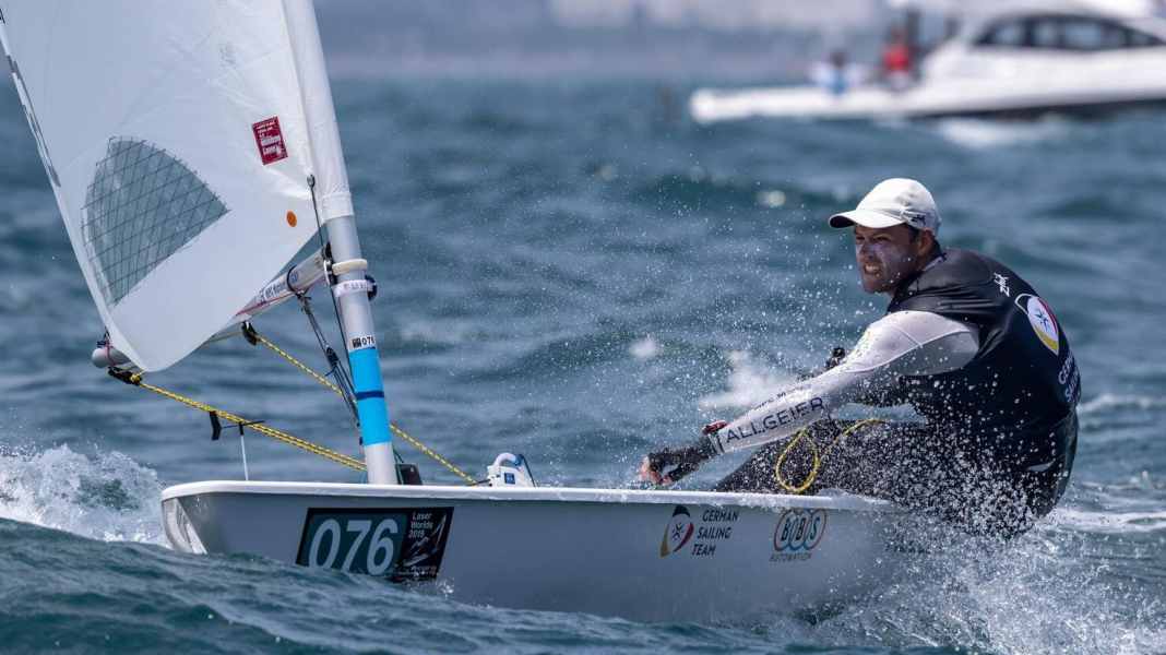 Championnat du monde de laser : Buhl lance son chapeau dans la lutte pour le titre
