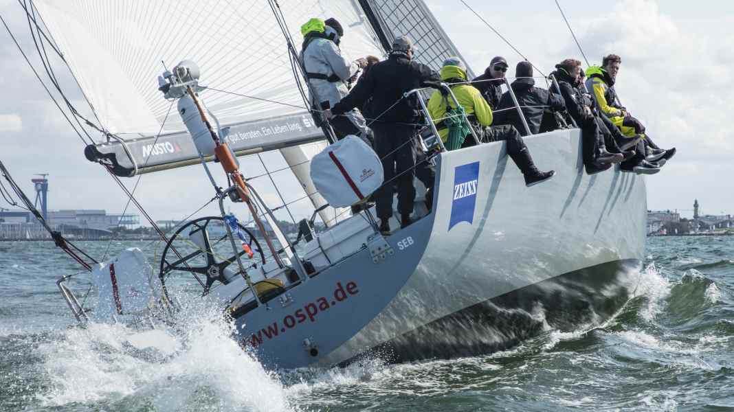 Warnemünde Week: Record round Bornholm beaten; broken oars survived