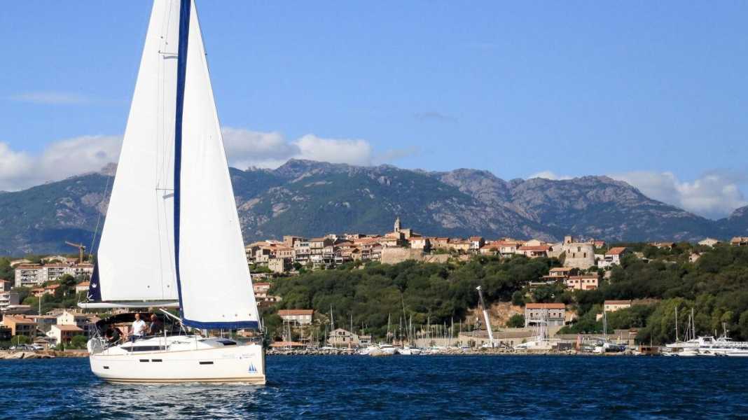 Revier-Info: Yachtcharter Italien: Sardinien und Korsika