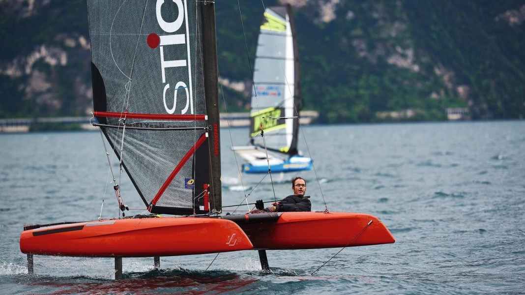 Cowes-Dinard: Record attempt: crossing the canal in a 15-foot foil catamaran