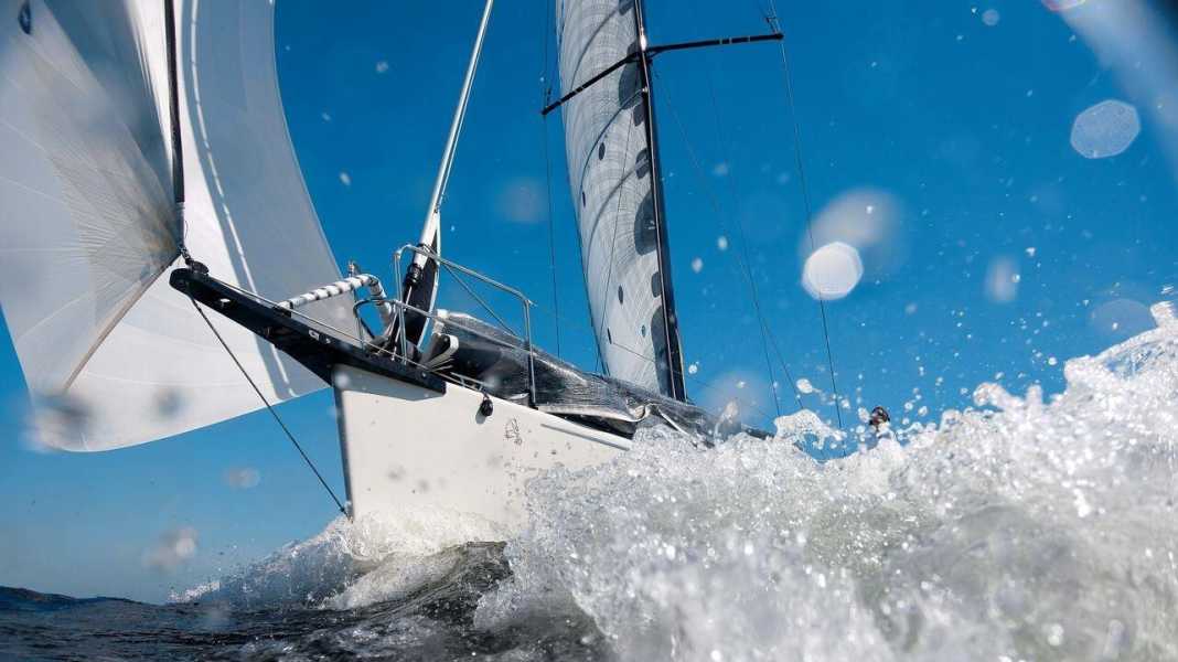 Ferrures pour les voiles : Équipement de l'espace pour les voiles d'éoliennes spatiales