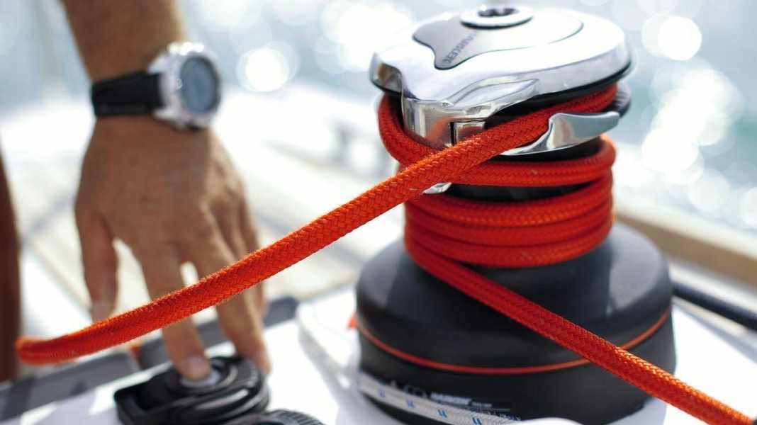 Operating aids: Electric winches: Convenience at the touch of a button