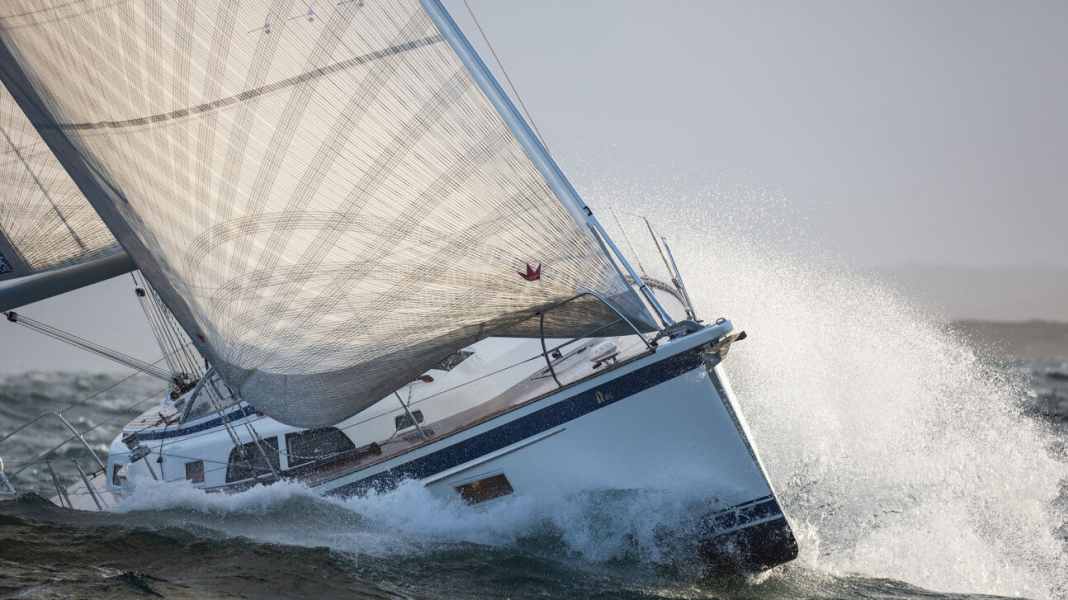 Hallberg-Rassy 40C: Strong performance: the new HR tested in front of the camera