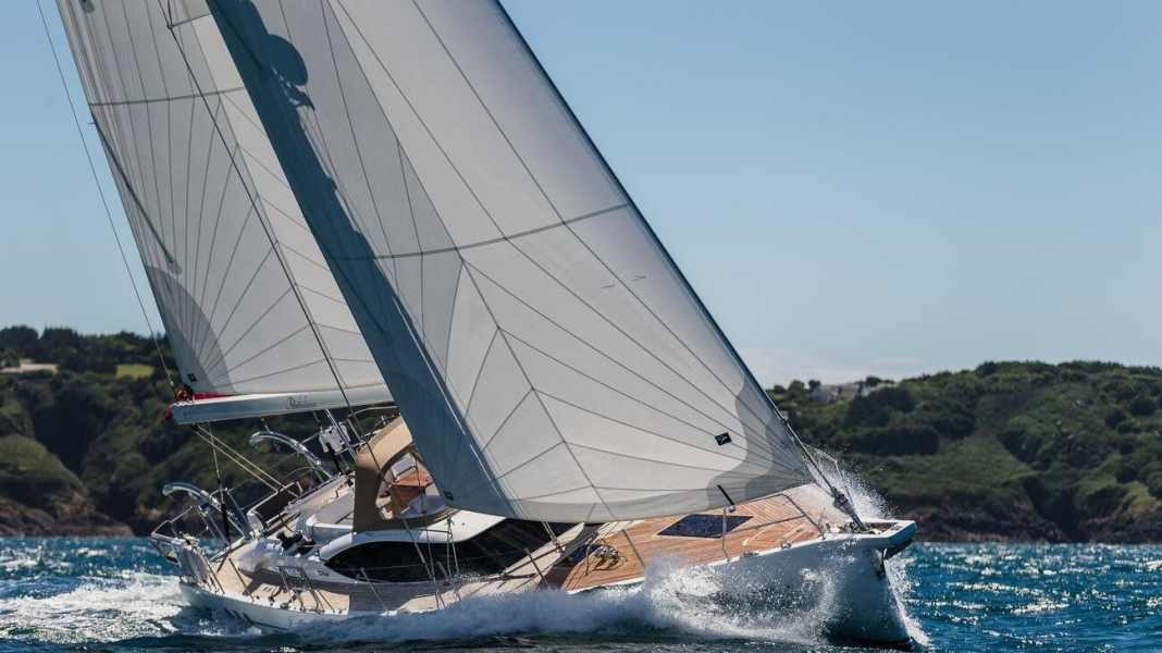 Test della barca a vela: come Oyster ricomincia da capo con il 565