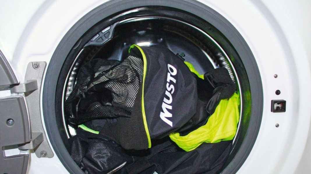 Abbigliamento: Appena lavati sull'acqua
