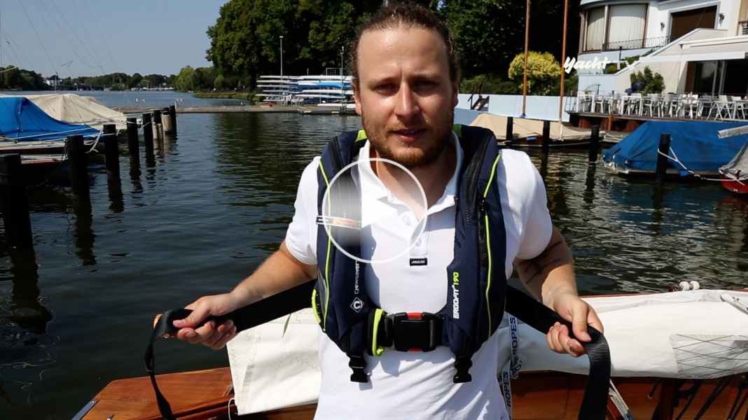 Safety at sea: How to put on a lifejacket - the right way!