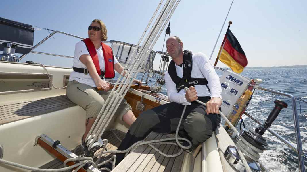 Navigazione a vela: Guida alla navigazione con un equipaggio ridotto